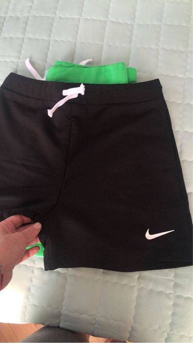 Дамски къси панталонки Nike