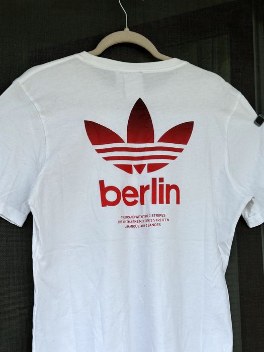 Мъжка тениска Adidas Originals (Berlin) - размер S, Отлично състояние