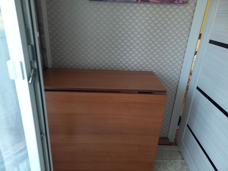 Продам стол книжка