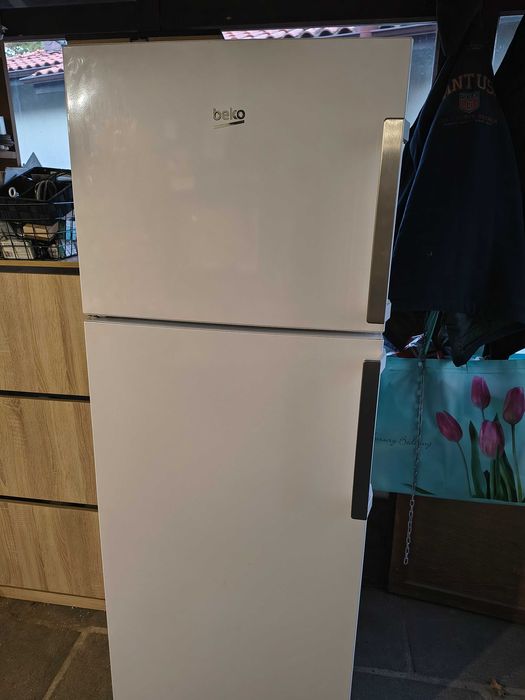 Хладилник с Горна камера