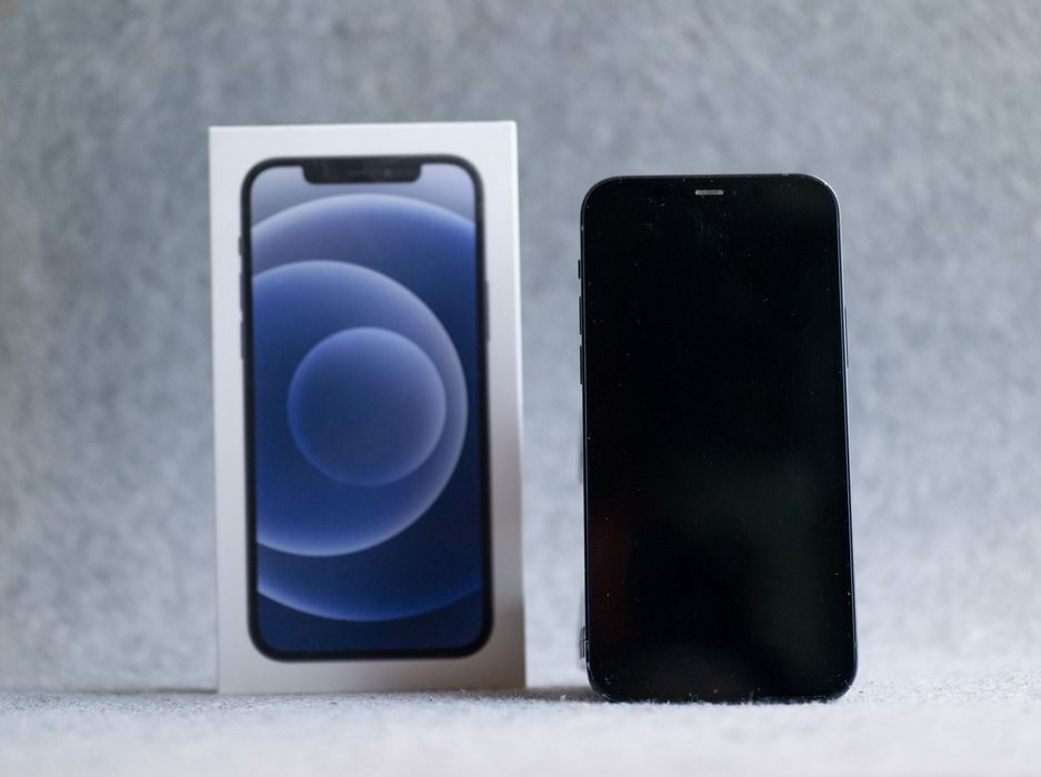 Телефон iPhone 12 / 64GB
