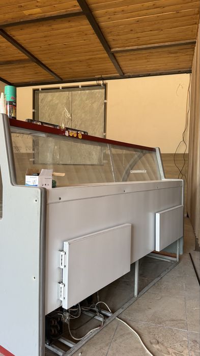 Продам холодильник витринный