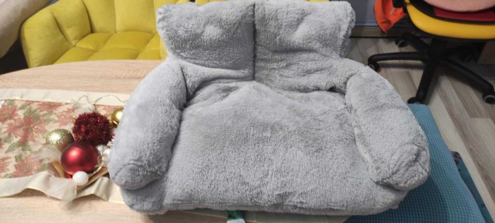 Диванче за дом.любимец,Тоалетна за котка, транспортна чанта, вратичка