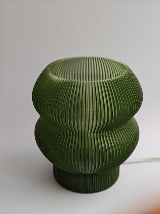 Aura Ripple Lamp – Lampă 3D printed, design parametric, bec inclus