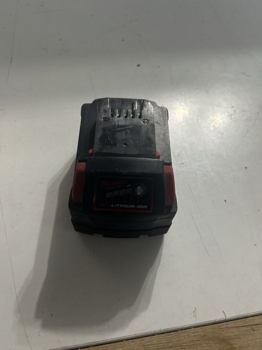 Vand baterie milwaukee m18b4 defecta