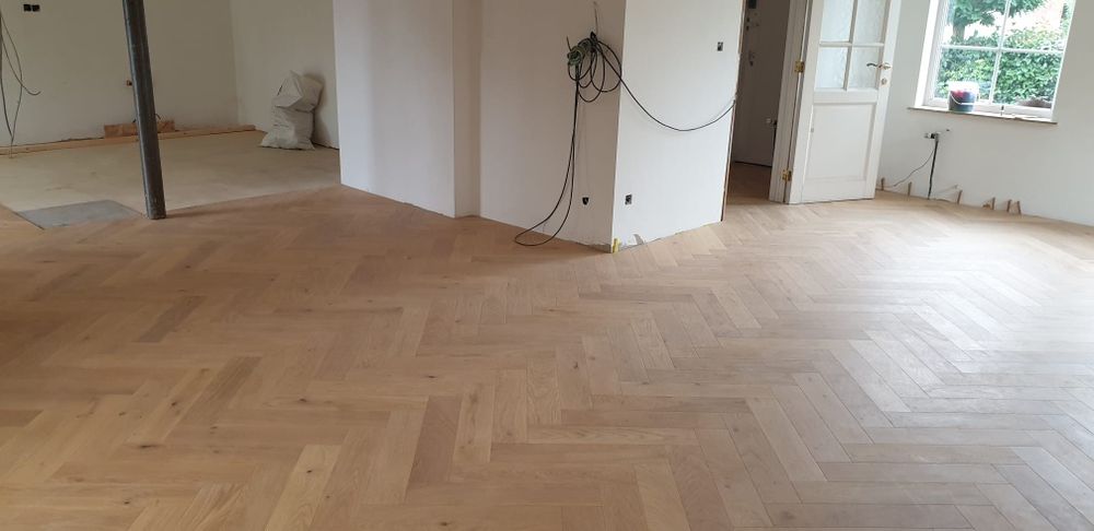 Montăm parchet stratificat direct peste gresie,