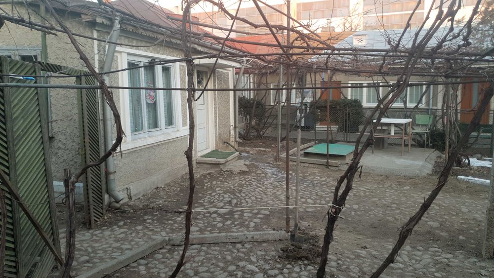 Teren in Focsani si casa batraneasca vand sau schimb