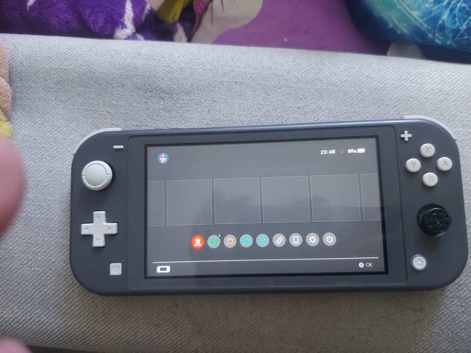 Vand Nintendo Switch lite în cutie !