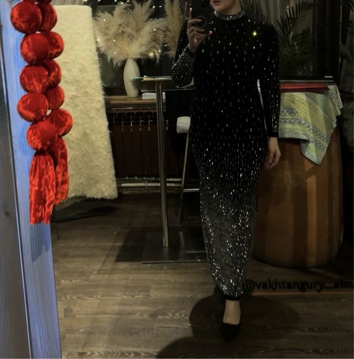 Платье вечернее в камнях