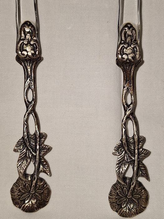 Прибори комплект със сребърни дръжки с роза