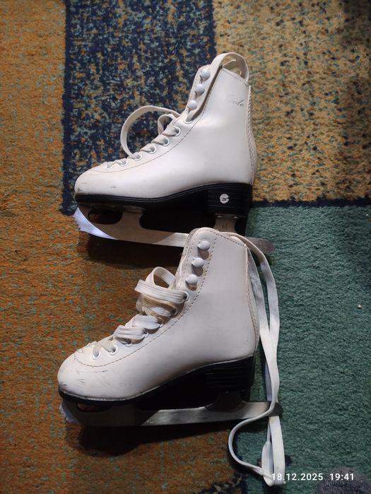 Продам коньки фигурные