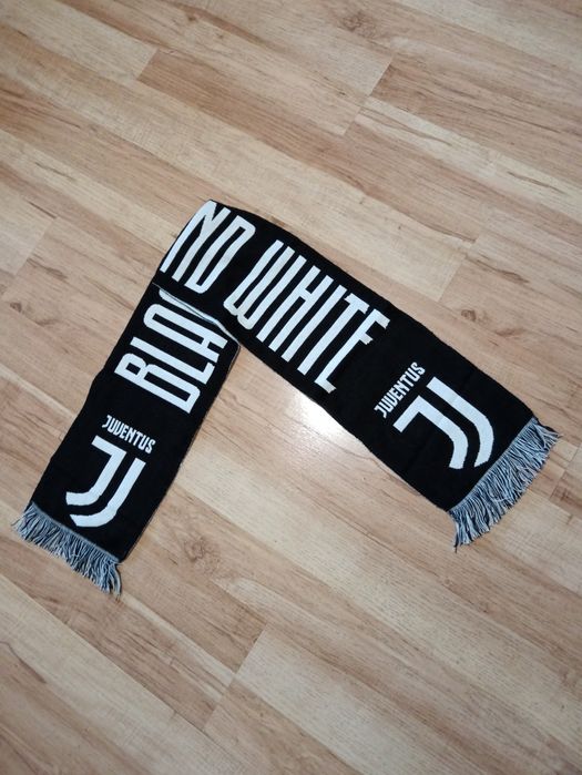 Оригинален шал на футбулен клуб Ювентус