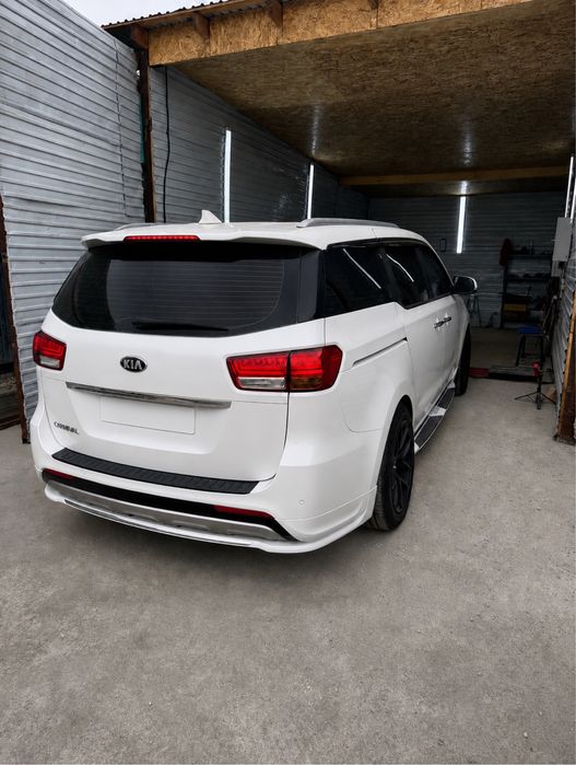 Kia Carnival 9 местный