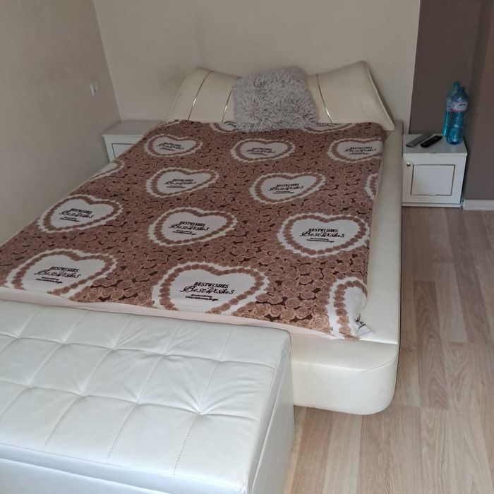 Спалня и подматрачна рамка.