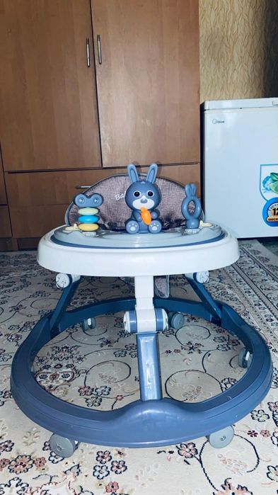 Продам ходунок детский. Почти новый.