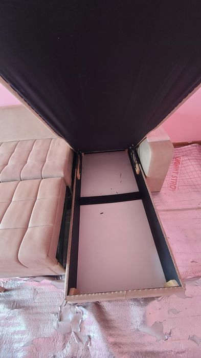 Диван срочни сотилади  яхши холатда,