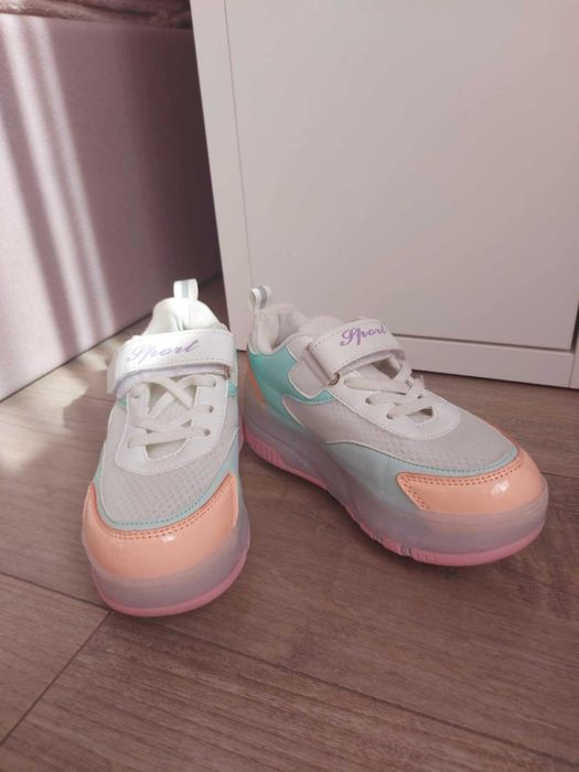 Детски обувки с колелца