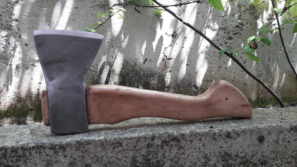 Брадви, топори с нови дръжки