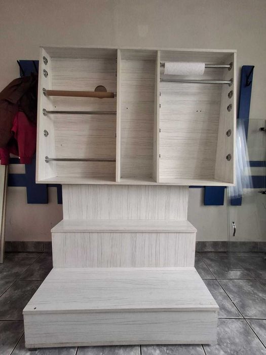 Mobilier pentru spații comerciale