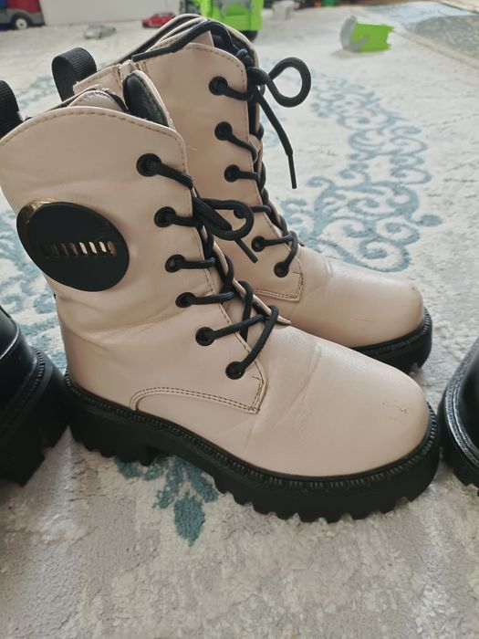 Продам зимние сапоги для девочек.