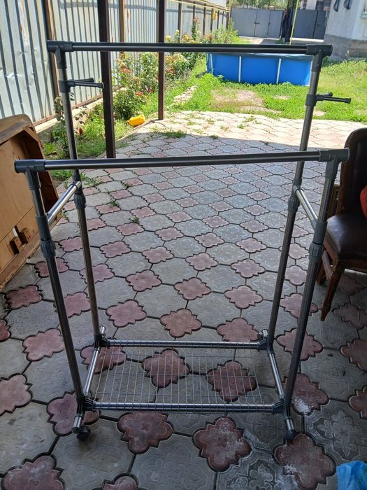 Продам вешалку состояние нового