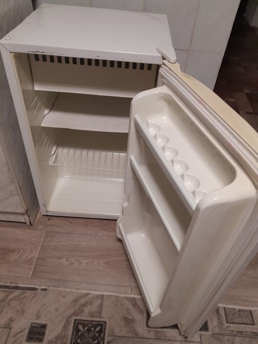 Продам офисный холодильник б/у