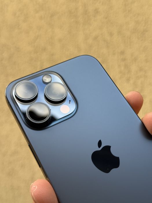 • Vand IPhone 15 Pro Max { 256GB }