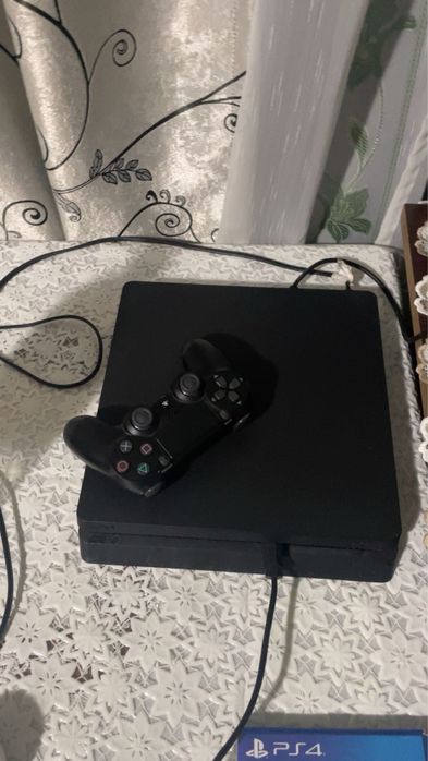 Vand ps 4 in stare buna de functionare