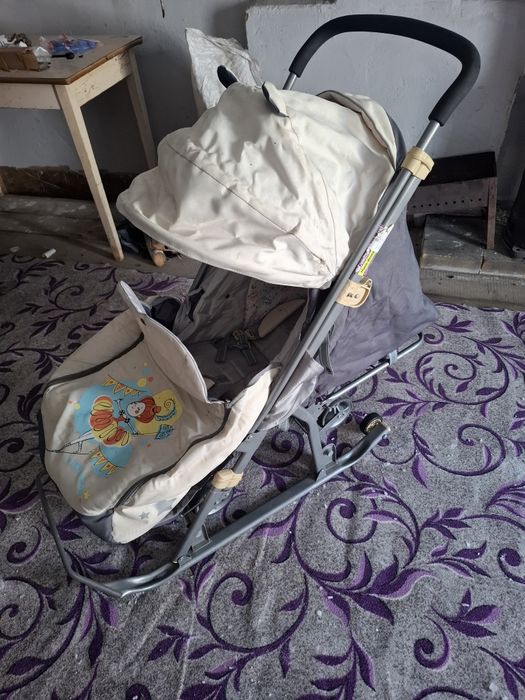 Продам недорого детские санки.