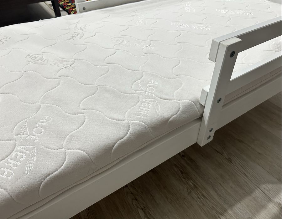 Детская кровать с матрасом