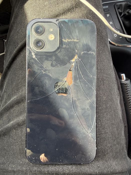 Продам Айфон 12 256г