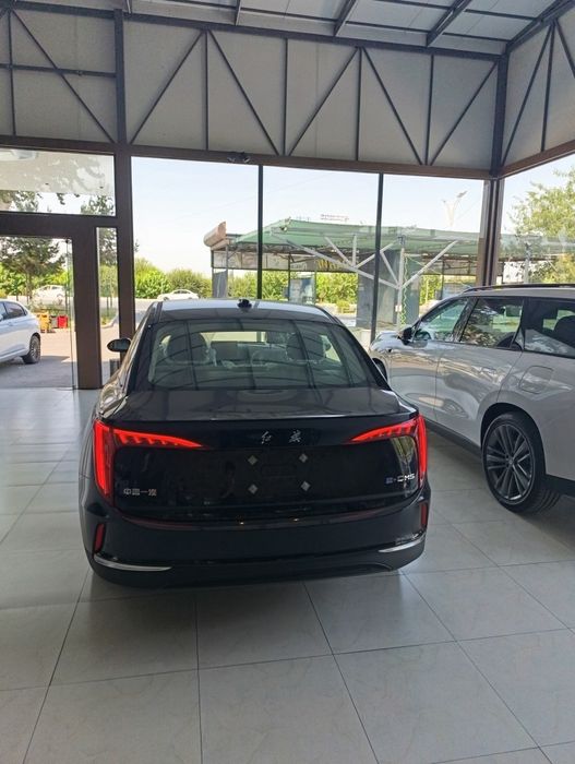 Hongqi E-QM5 янги