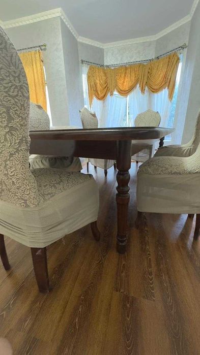 Продается новый стол со стульями