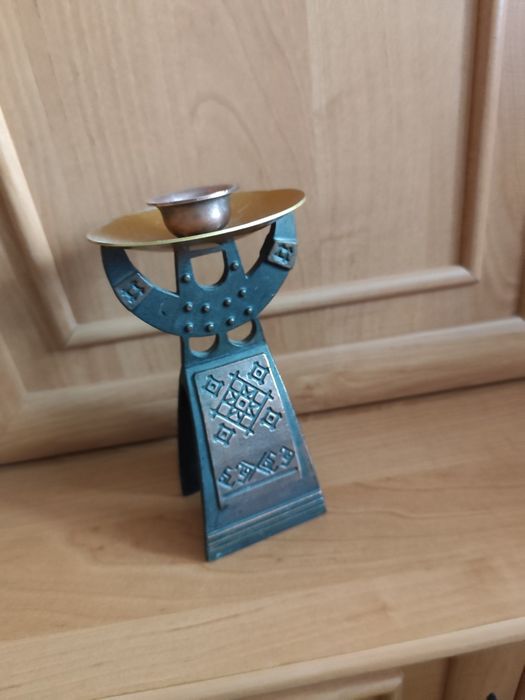 Продам подсвечник бронзовый