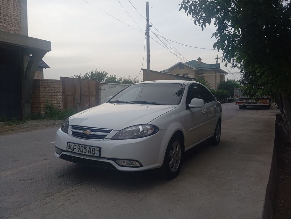 Moshina yaxshi xoltda
