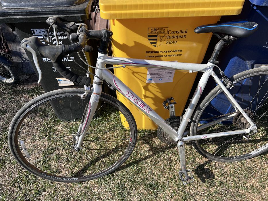 Vand două biciclete