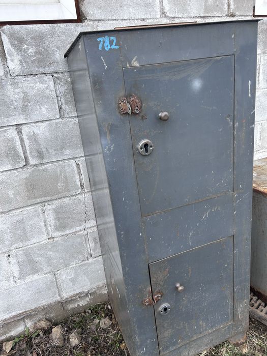Продам металлический сейф