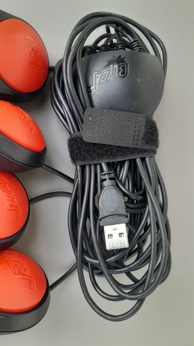 PlayStation 2, 3 Buzz! Buzzer
