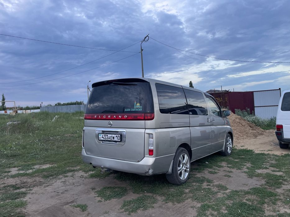 Автомобиль ниссан элгранд