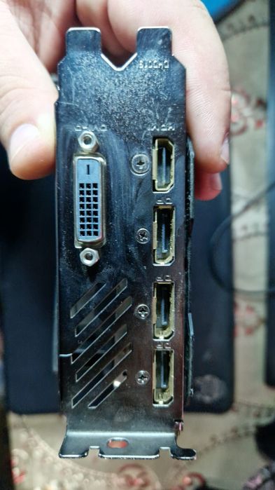 Vând placă video RX 5700 XT