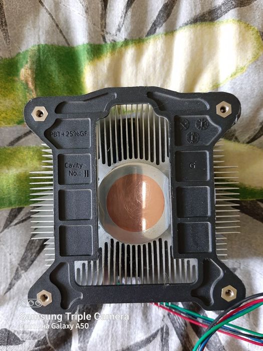 Боксовый кулер с медной вставкой.4 pin.