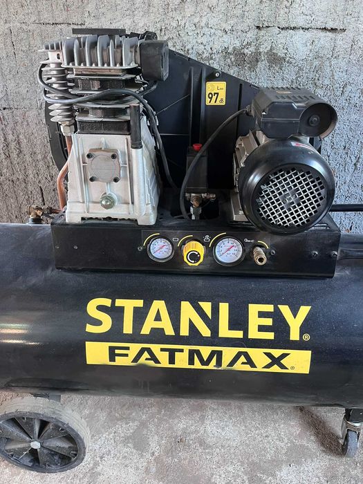 Compresor Profesional Stanley FatMax B400/10/200: 200L-10bari-390L/min