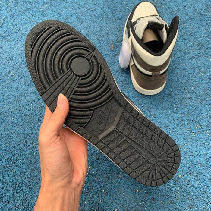 Air Jordan 1 Retro High 'Dark Mocha' - Toate Marimile