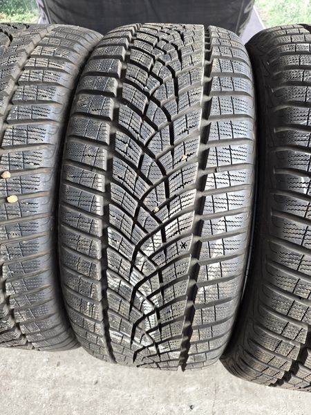 235/45/18 Goodyear 4бр