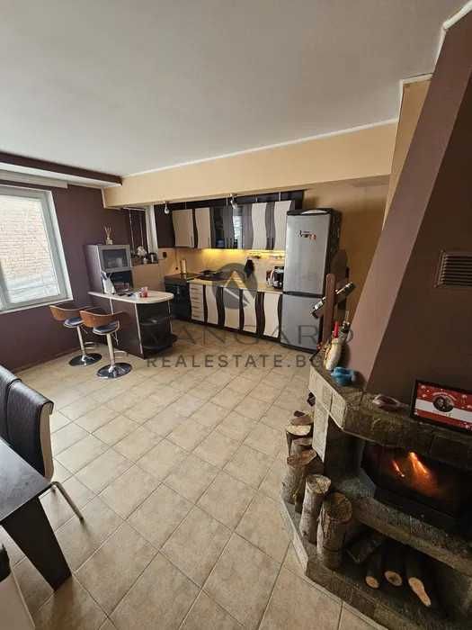 Продава се Къща в с. Брестник, Област Пловдив - 245 кв.м за 1449 €/кв.м - Снимка #2