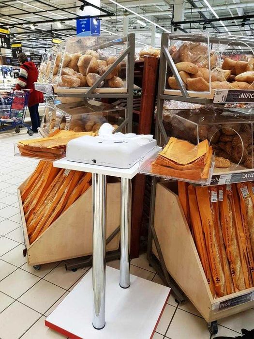 Dispenser automat cu mănuși gratuite