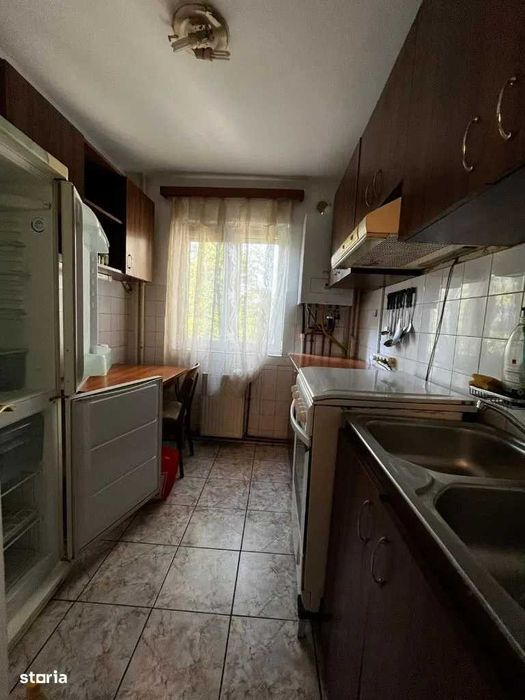 Inchriez apartament 4 camere et2/4 Podu Ros