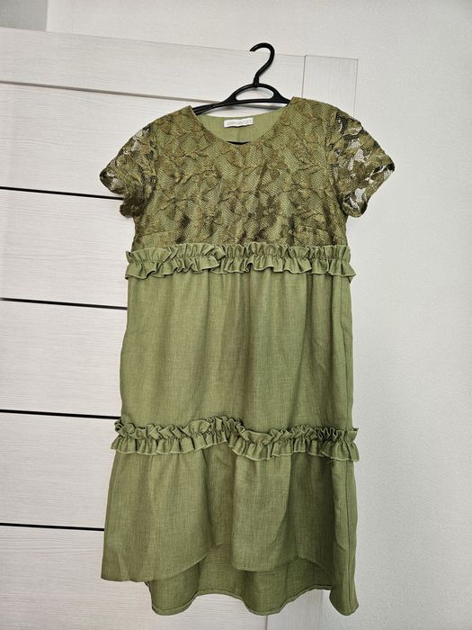 Продаётся платье зелёного цвета