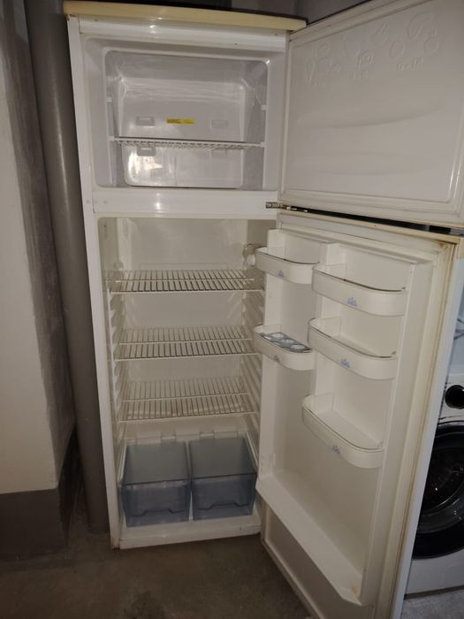 Продаю рабочий холодильник