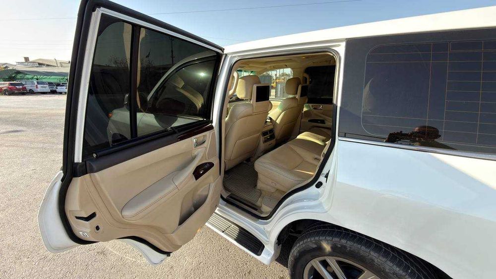 LEXUS LX570, 2013 г. идеальное состояние,